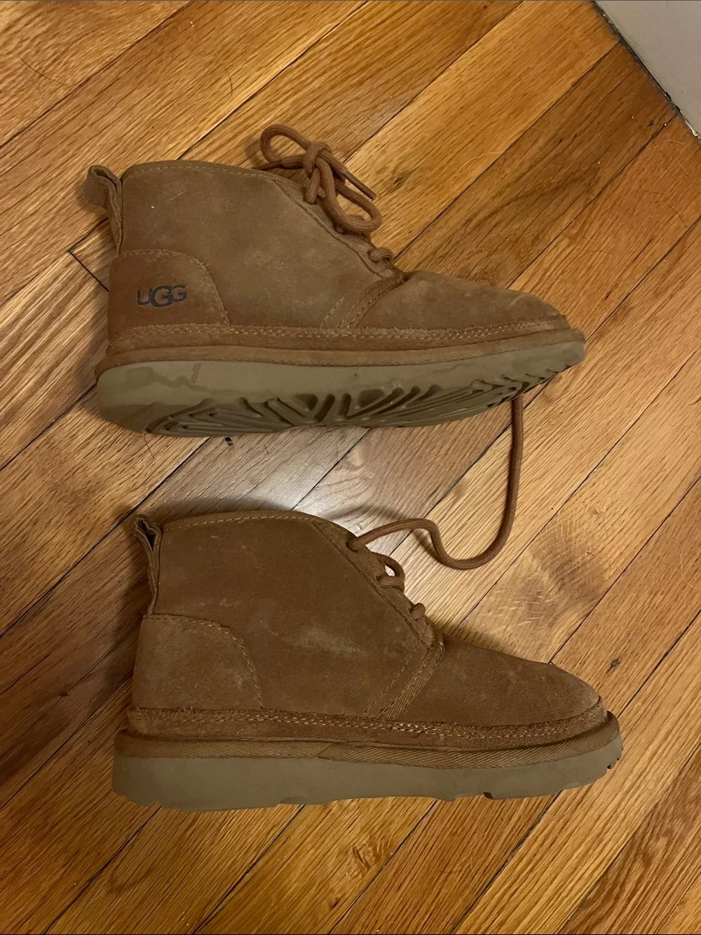 UGG Kids Chestnut Suede Sherpa-Lined Lace-Up Boots
